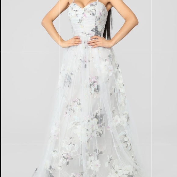 *NEW* Fashionnova Floral Maxi Dress - Picture 1 of 3